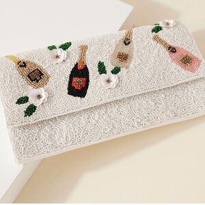 White “poppin”h” hand beaded clutch! 💖 8.5”x5”